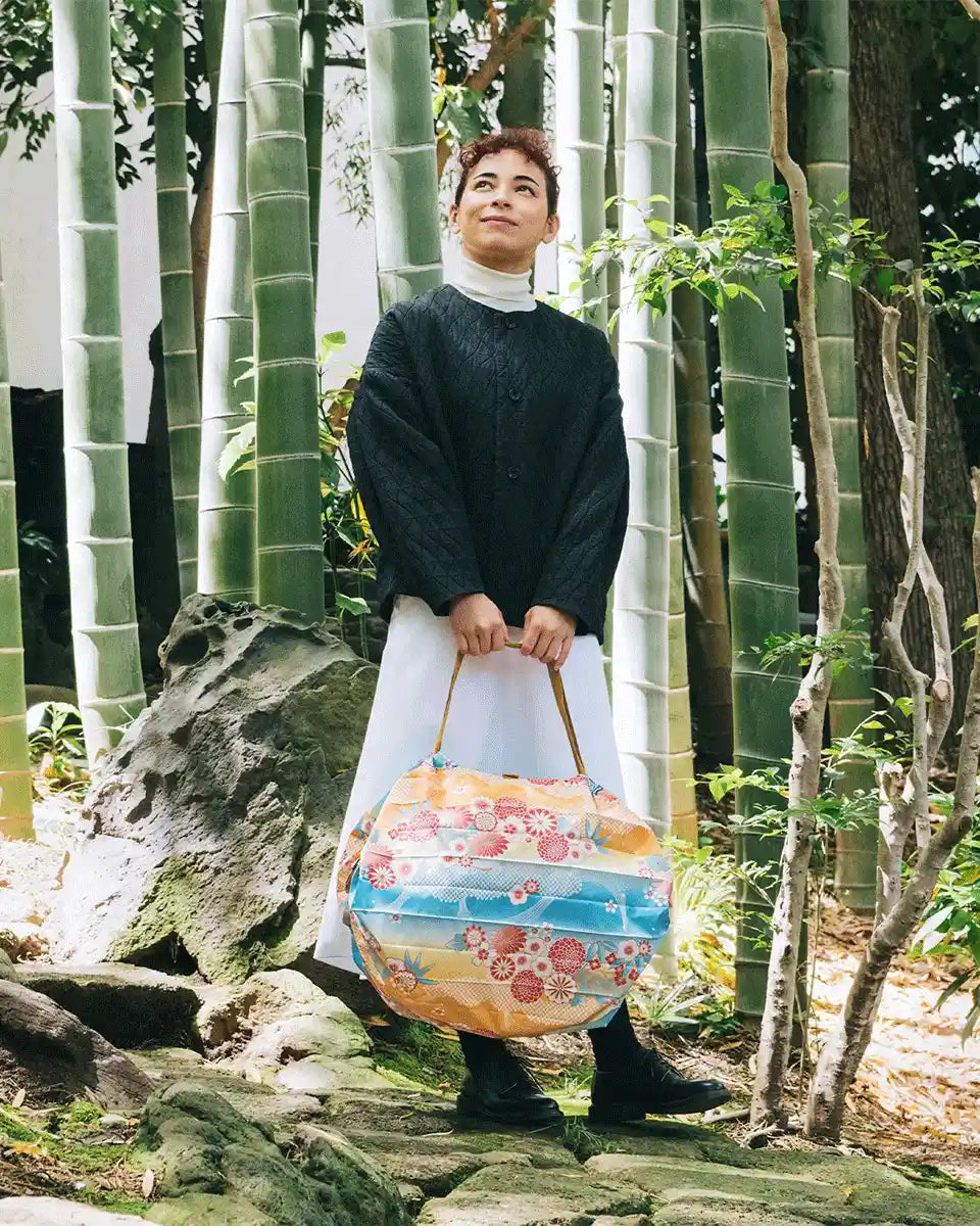 One-pull foldable bag - L Nagare Gumo